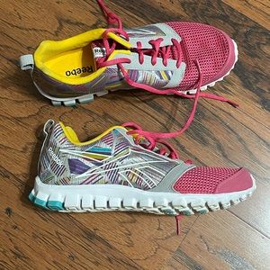 Size 9 Geometric Women’s Reebok Sneaker